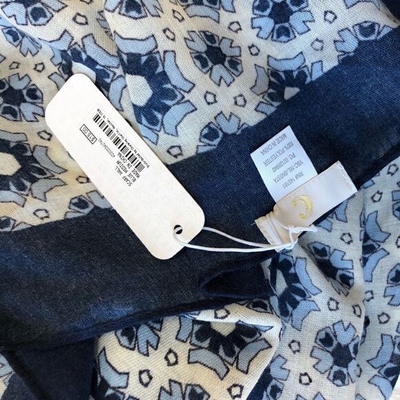 C Geometric Pattern Tasseled Head Scarf - Picture 2 of 4